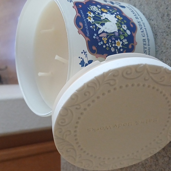 Bath & Body Works Easter Candy Basket Candle - Picture 3 of 6